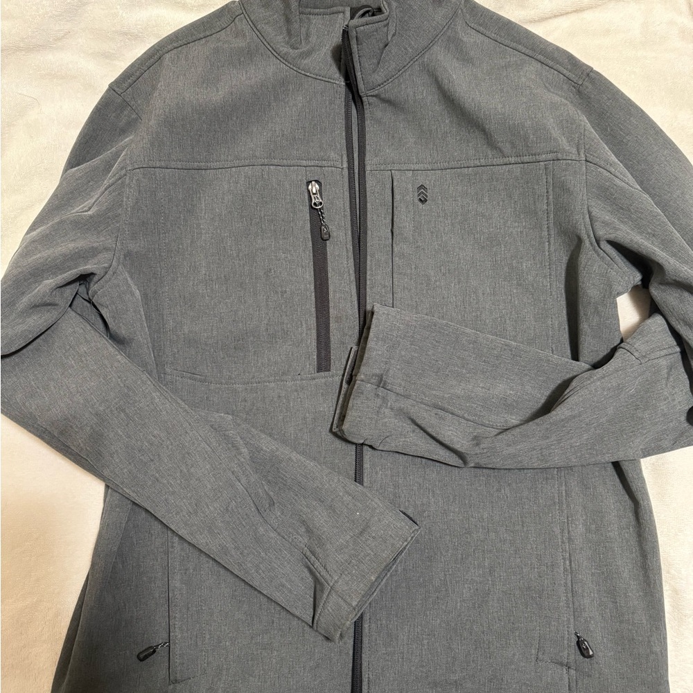 Gray Lightweight “Free Country” Shirt Jacket with Minimalist Design